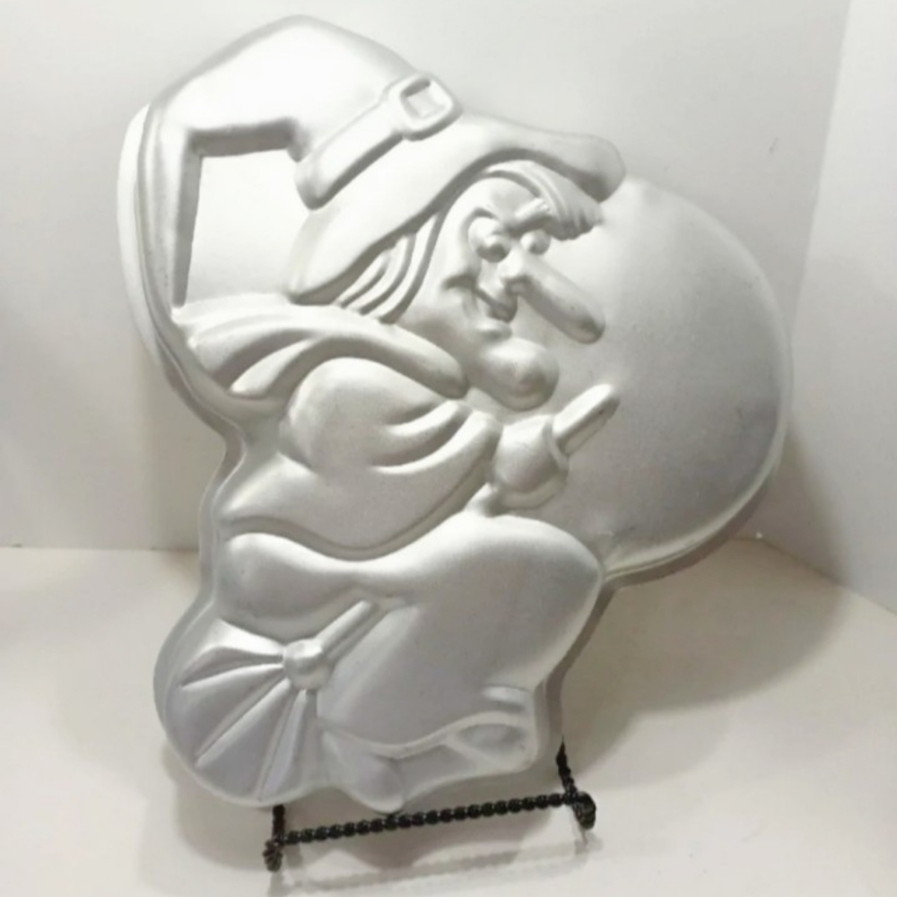 Vintage Wilton Halloween Witch Cake Pan 502 3398 High Flyin 1981